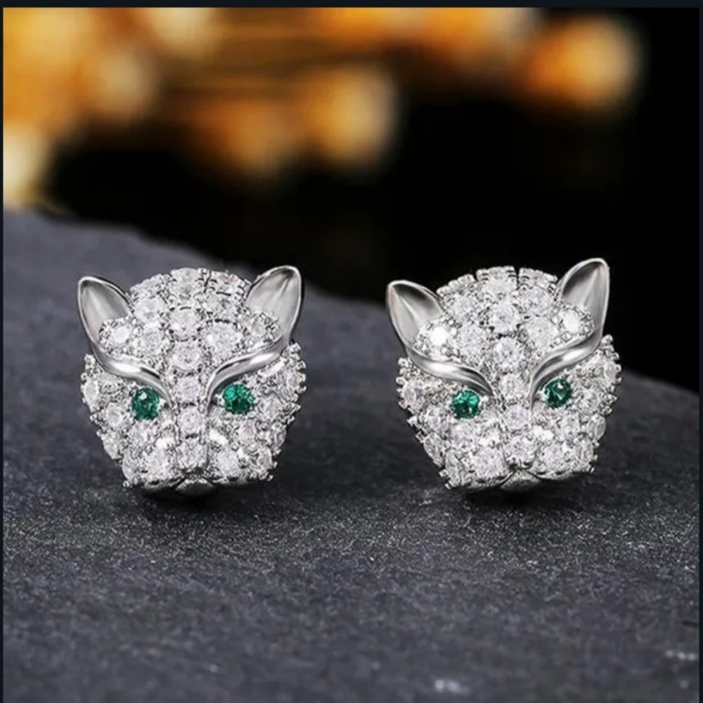 New Crystal Cat White Gold Stud Earrings - Picture 2 of 5